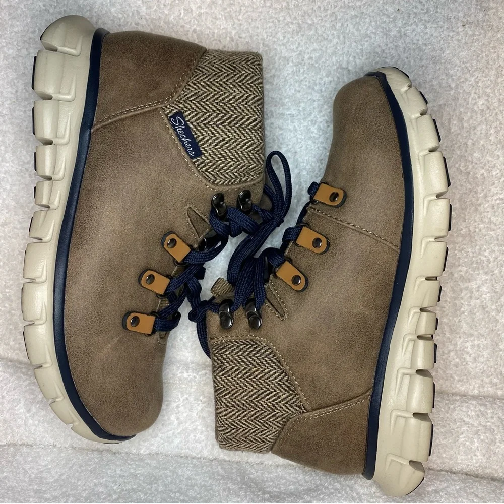 Skechers Synergy Women's Mountain Dreamer Ankle Boots Taupe Memory Foam Size 5 - Picture 4 of 14